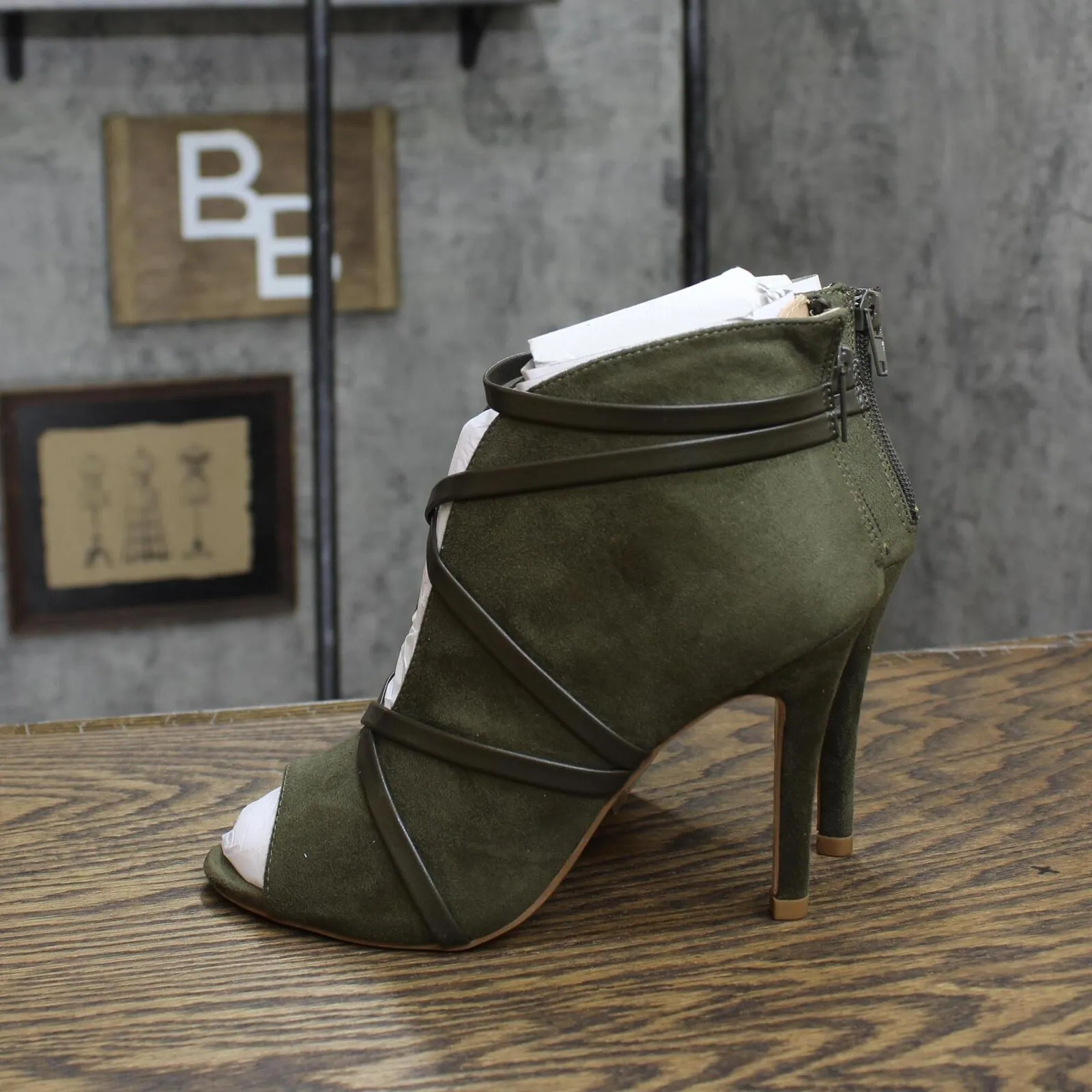 Journee Collection Womens Center Cutout Bootie Boots SAMARA Olive Green 6M