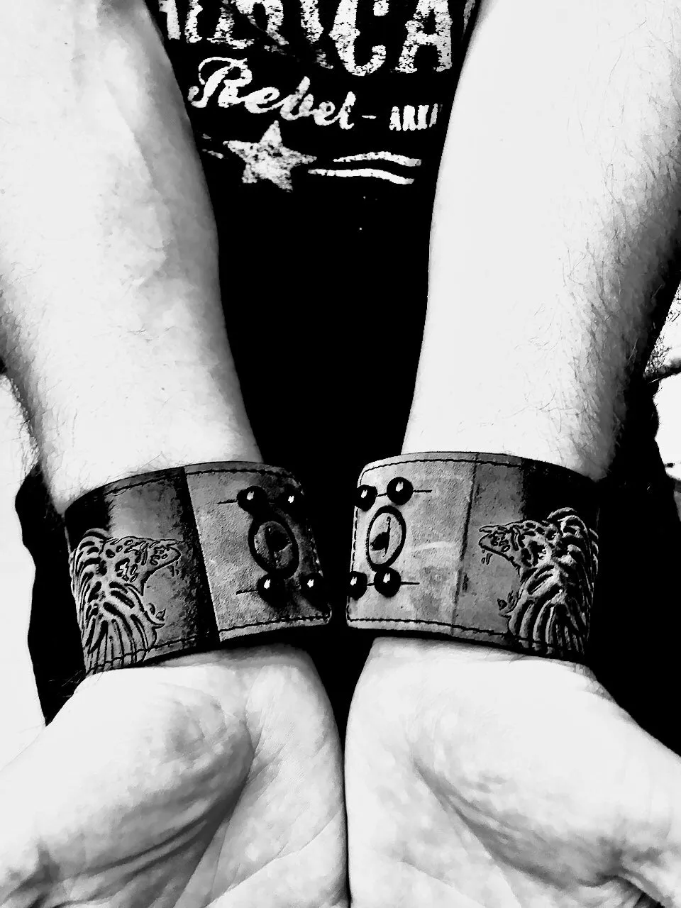 RIVAL SONS LIONS LEATHER CUFF SET