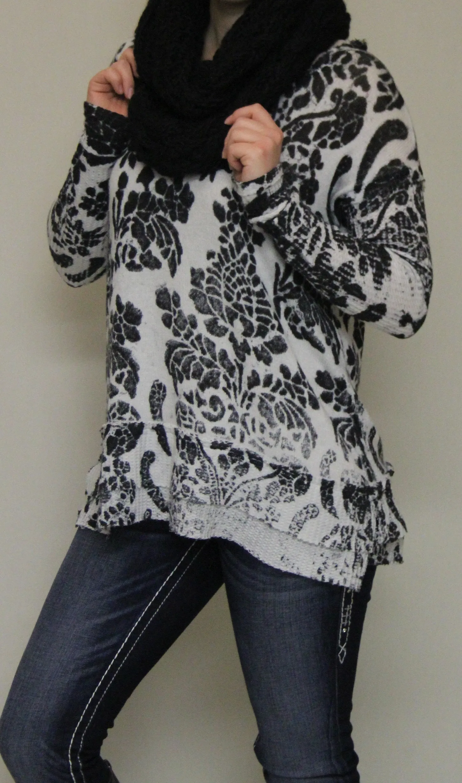 T*PARTY | Black and White Long Sleeve